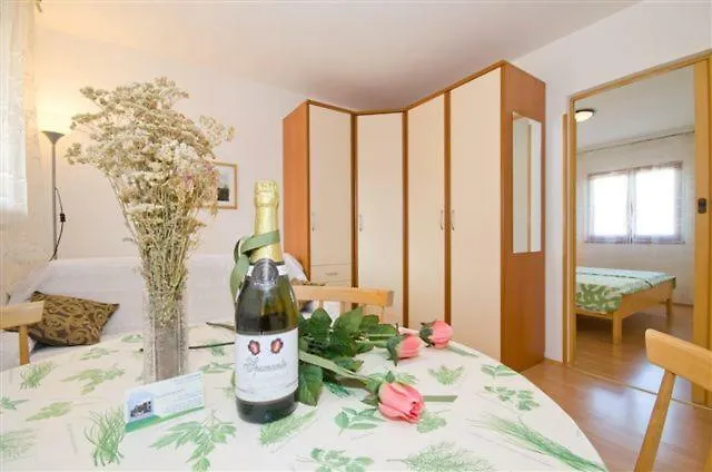 Villa Marianne Vinkuran Lägenhet